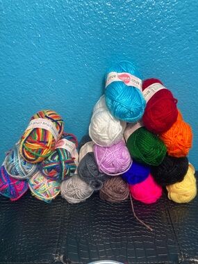 1.07 pound / 461 g Modda Hobby Kits Assorted Bright 100% Acrylic Yarn Bundle